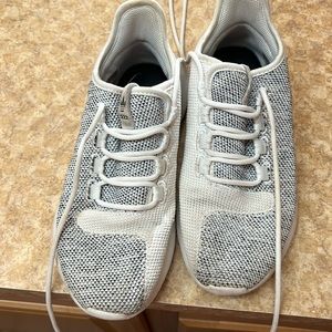 Adidas two tone tennis shoes